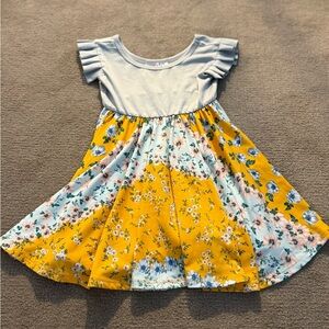⭐️3 for $25⭐️ Dot Dot Smile Yellow and Gray Floral Dress